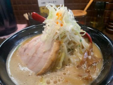 行列の出来る味噌ラーメン『麺処 花田』で野菜マシマシ