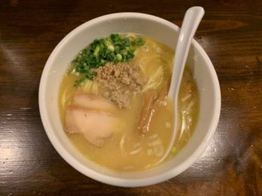 『鶏の穴』女子人気も高い池袋東口の鶏ラーメンの人気店