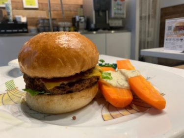 お肉不使用のハンバーガー？！『The Vegetarian Butcher(ベジタリアンブッチャー)』でサステナブルな食事を体験！