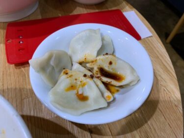 水餃子が食べ放題、四川の家庭料理を楽しめるお店『栄児（ロンアール）家庭料理 サンシャインシティ店』